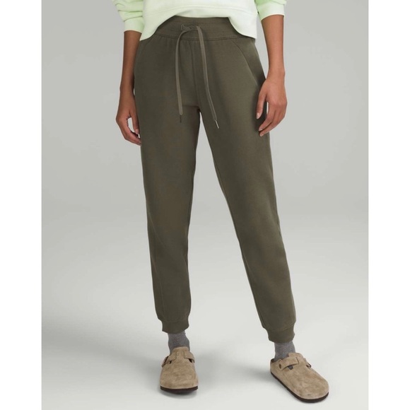 Lululemon Scuba High-Rise Jogger *Full Length in Army Green Size 0 - Picture 1 of 14